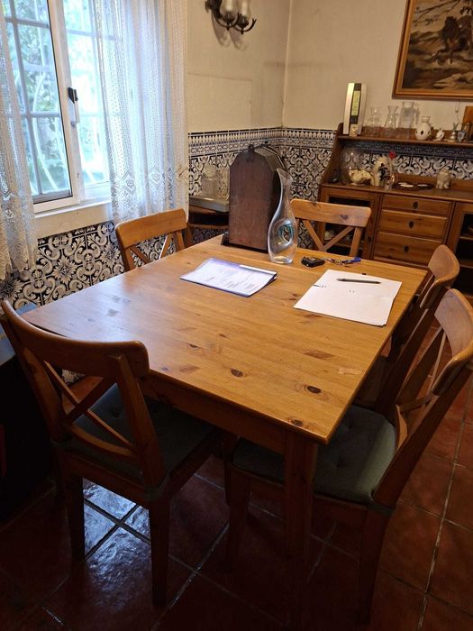 Mesa de sala em madeira rústica com 6 cadeiras