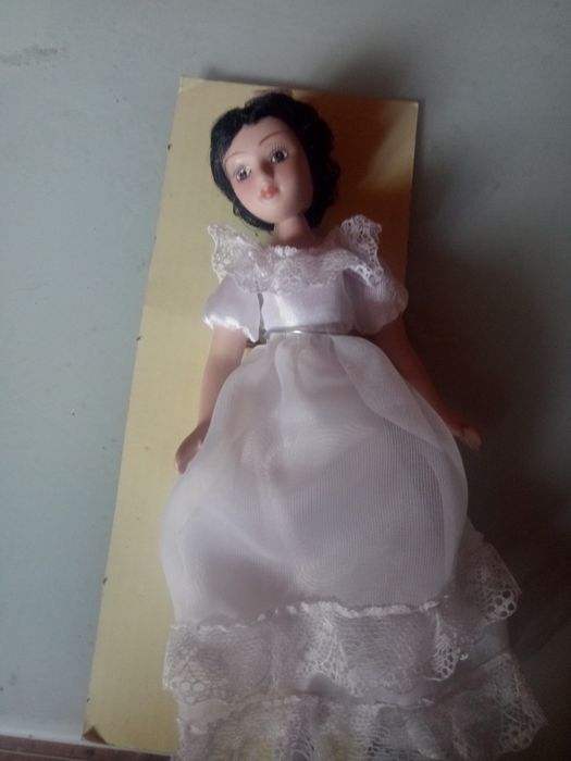 Продам ляльку порцелянову