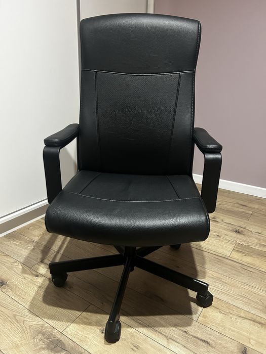 Czarne krzeslo ikea