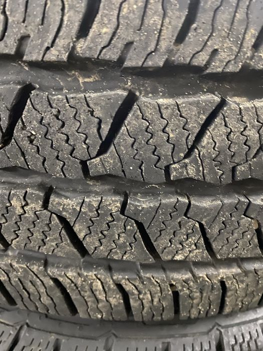 Шини 215/65/16С.