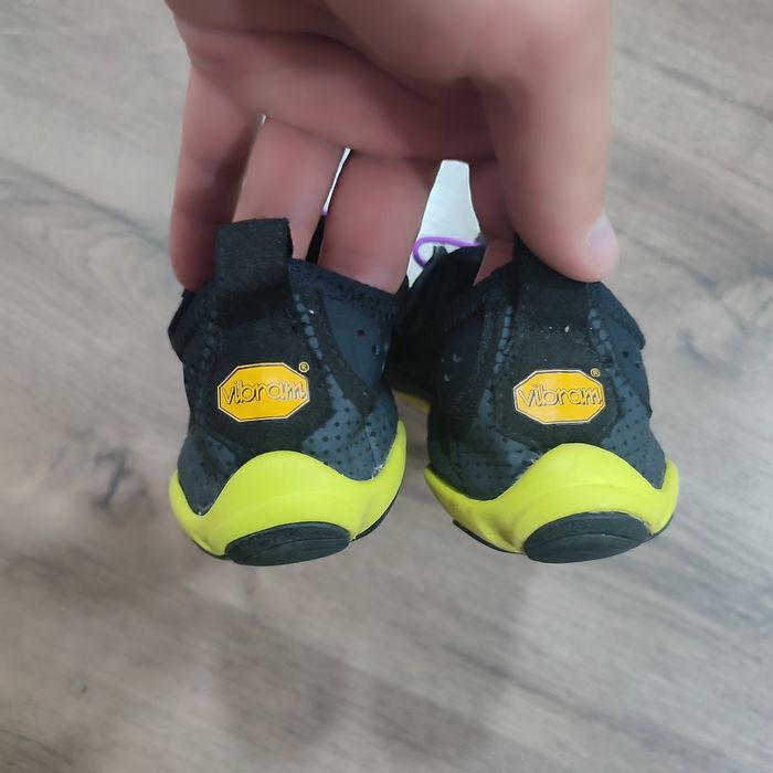 Кросівки для бігу жіночі Vibram Fivefingers V-Run  39 розмір