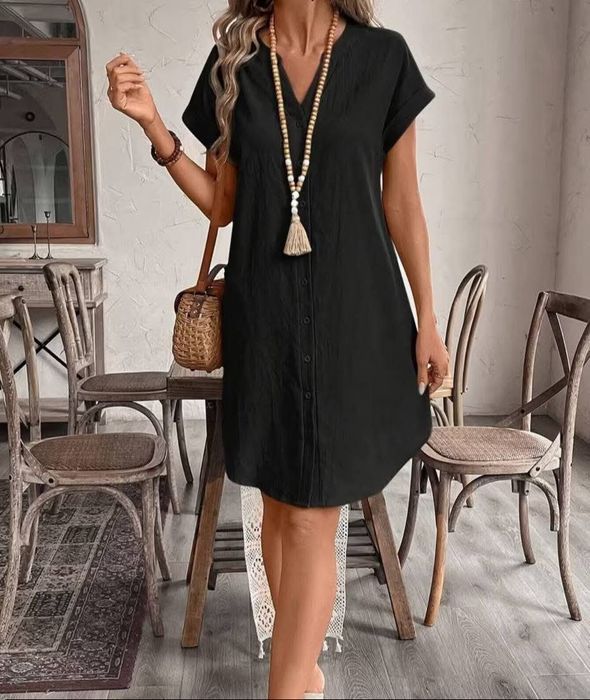 Vestido  preto de com detalhe em botões