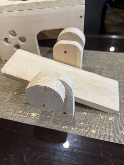 Деревянный Дом с качелью для грызунов (шиншилл)