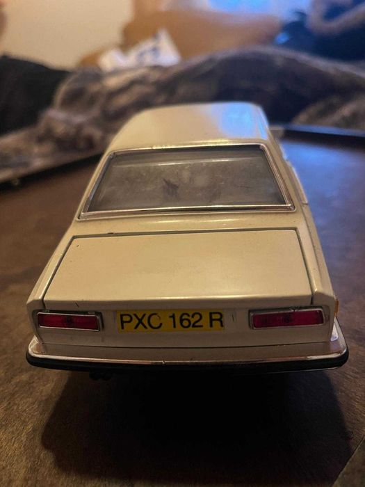 Miniatura 1:18 Rolls-Royce camargue