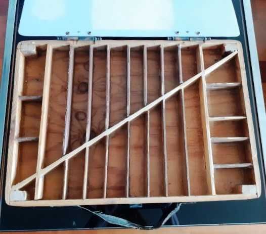 Pudełko drewniane na przynęty.