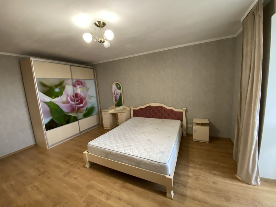 Здам велику однокімнатну квартиру  в центрі Гостомеля, біля школи,газ