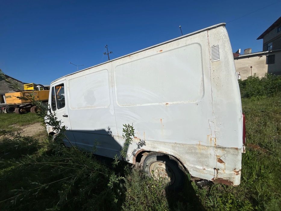 Mercedes Benz   207D