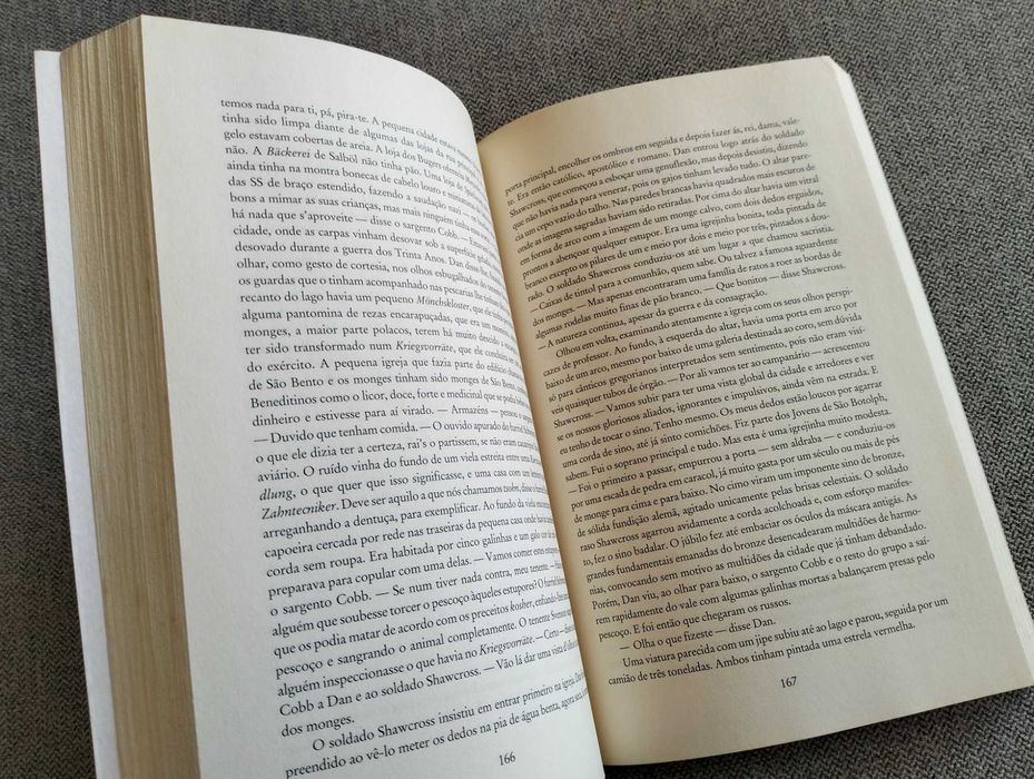 Livro "Ferro-velho" de Anthony Burgess