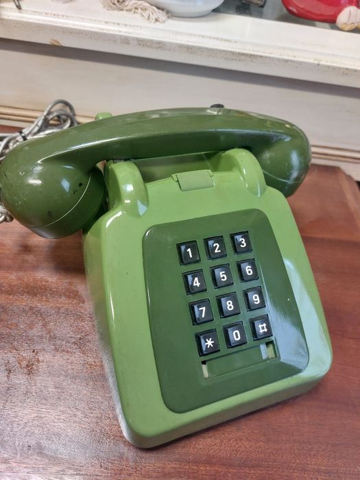 Telefone fixo analógico com botões de pressão com teclado numérico

Co