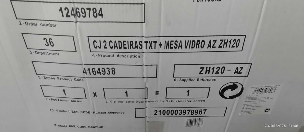 Vendo conjunto mesa e 2 cadeiras