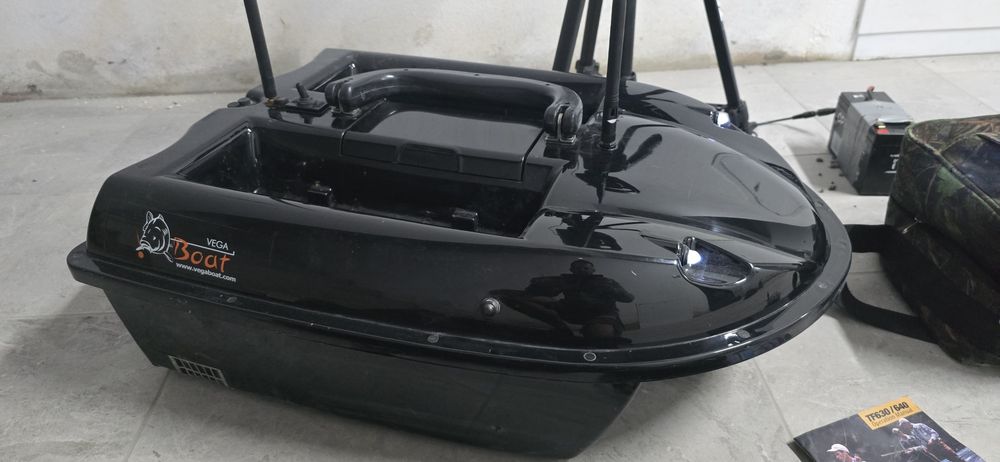 Łódka zanętowa vega boat