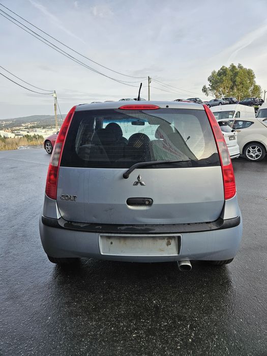 Mitsubishi Colt 1.3i de 2005 para peças