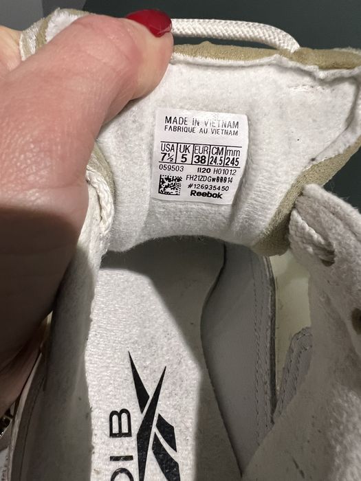 Кросівки колаборація Reebok & CardiB 38 розмір