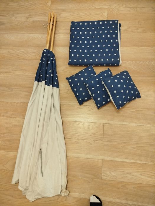 Namiot Tipi chłopiec