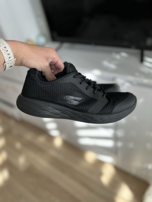 Кросівки бігові кросівки для спорту кросівки skechers