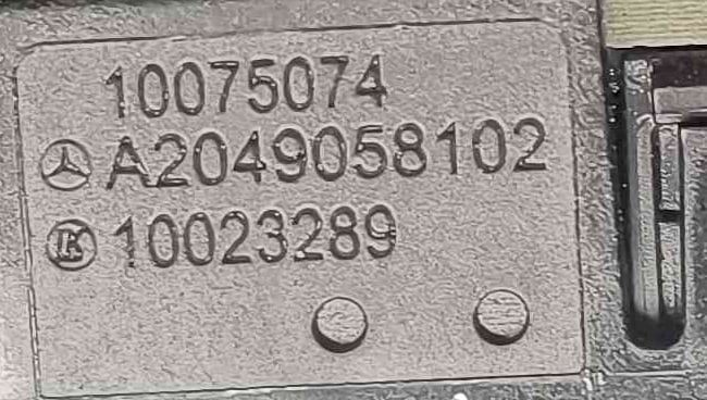 Comando / Botão / Interruptor Vidros Frente Esquerdo A2049058102 - 13307