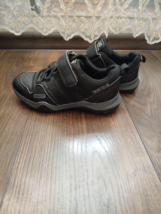 Кросівки на хлопчика.