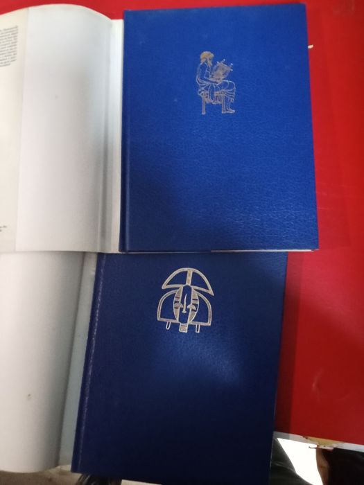 Biblioteca dos Grandes Mitos e Lendas Universais.