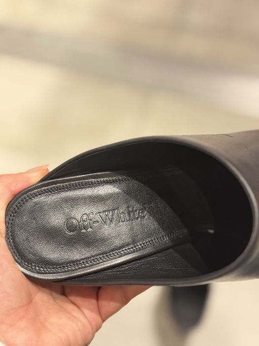 Off-White Leather mules & clogs