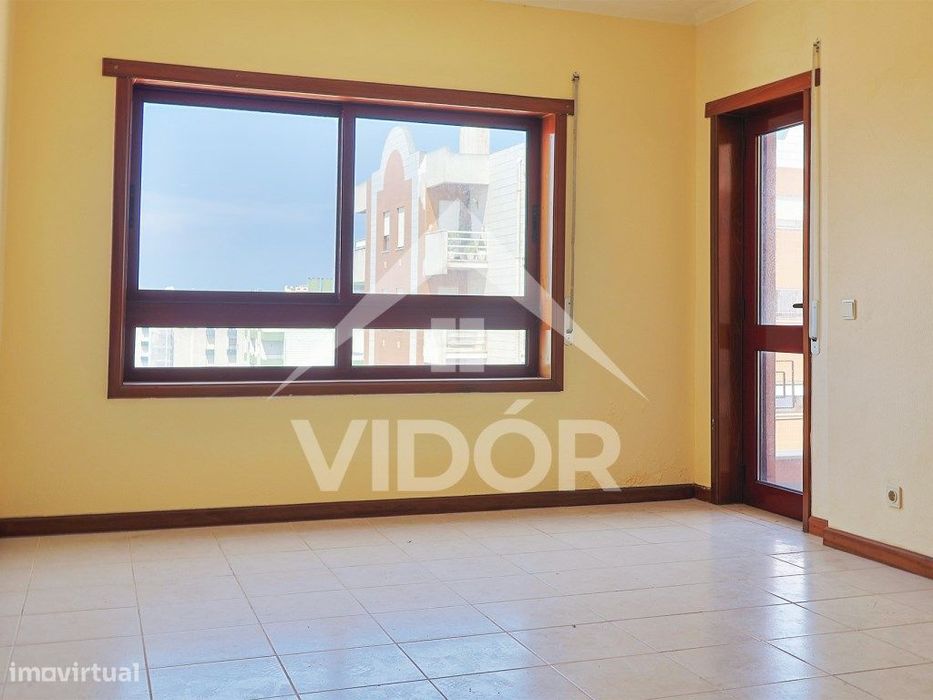 Vista Mar, Luz Natural e Conforto T3 no 7º Andar com Parqueamento e... — Tavarede, Coimbra