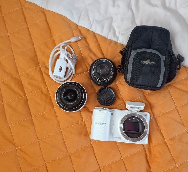 Фотоапарат Samsung nx2000 + 2 об'єктиви і спалах