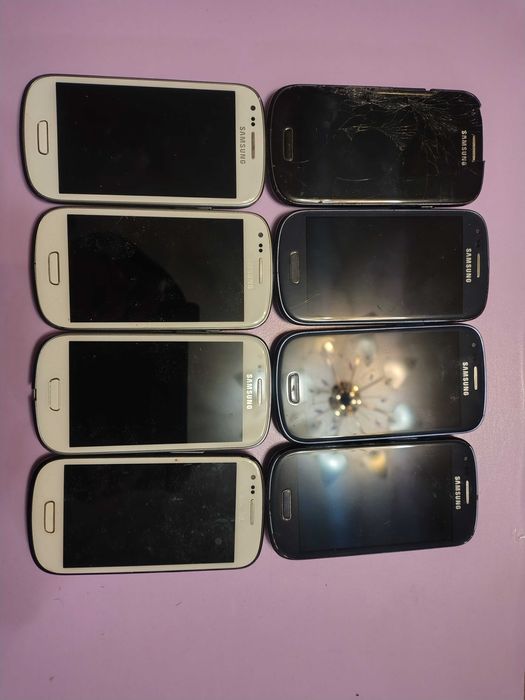 22 телефона Samsung на запчастини або відновлення