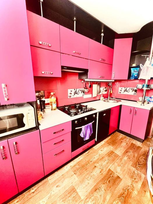 Продам доглянуту трикімнатну квартиру у зручному районі (Попова).