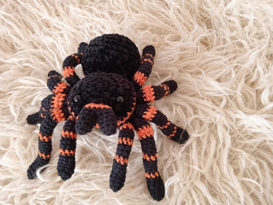 pająk ptasznik- wersja III, maskotka na szydełku, amigurumi, hand made