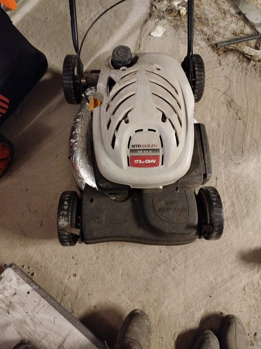 Kosiarka spalinowa z napędem uszkodzona