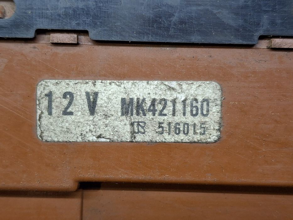 Comando / botão / interruptor vidros frente esquerdo MITSUBISHI Canter