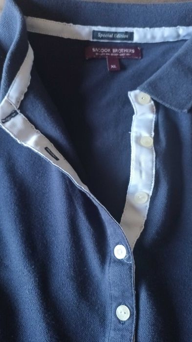 Polo  em azul escuro da Sacoor