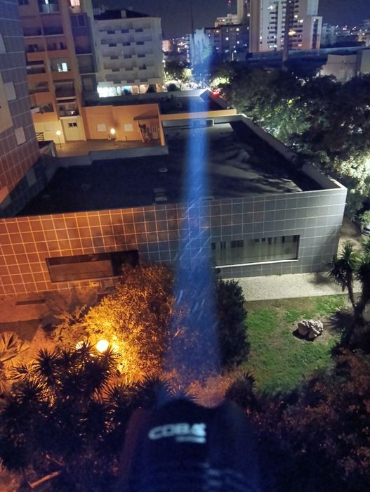 W522 – Spot Brutal, Alcance de 700 m e Potência Máxima