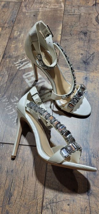 Asos angielskie szpilki sandały diamenty kamienie satynowe białe 40