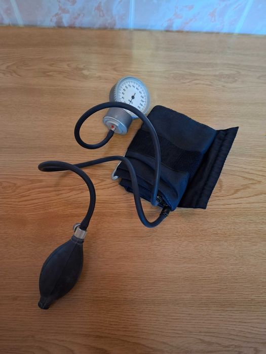 Ciśnieniomierz lekarski z lat 90-tych