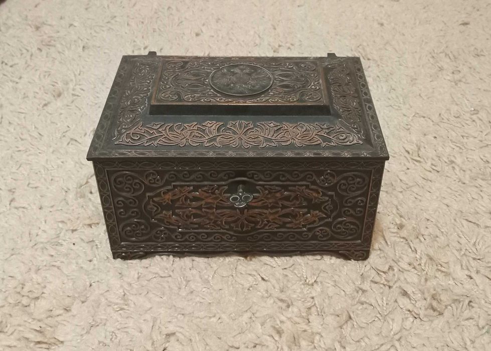 Шкатулка медь и латунь кованная сундук распад СССР с гербом