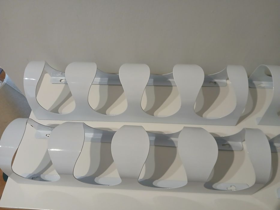Suporte metálico para garrafas