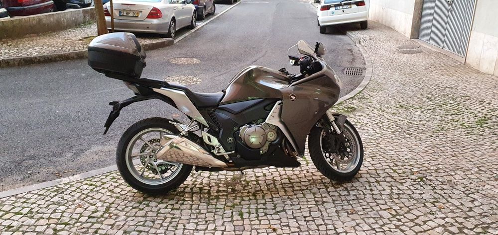 Honda VFR1200F 19.900 KMS