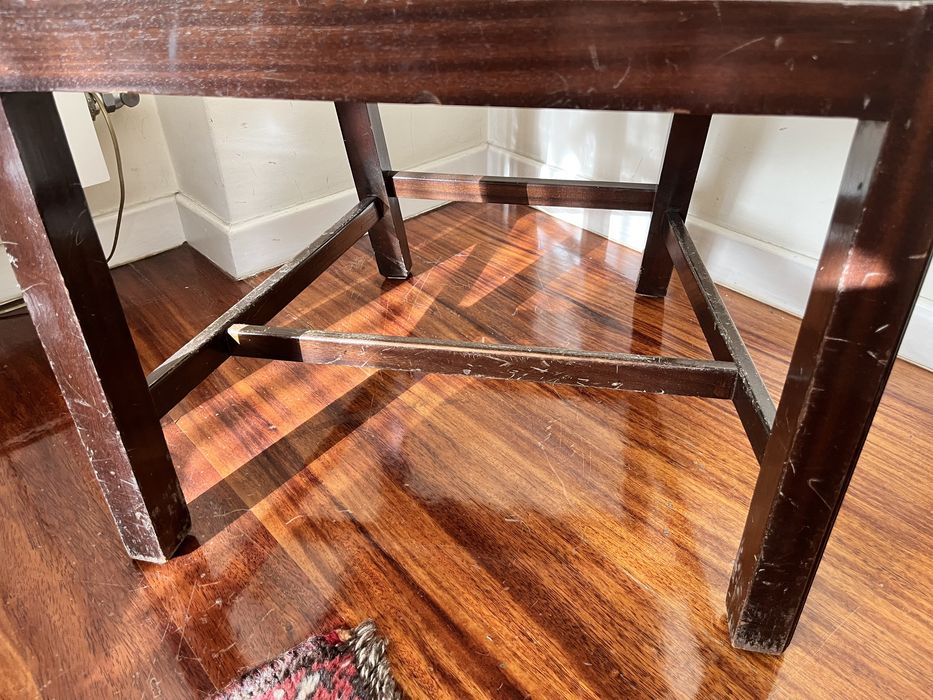 Mesa de sala + 6 cadeiras- madeira maciça