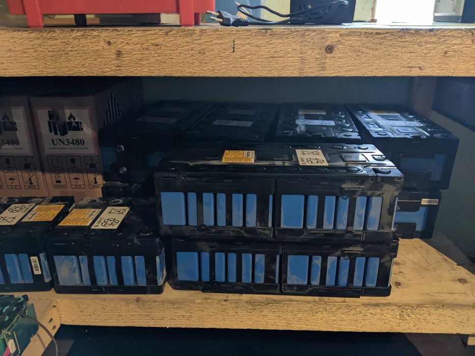 акумулятор YUASA LEV50 li-ion для гібридних інверторів