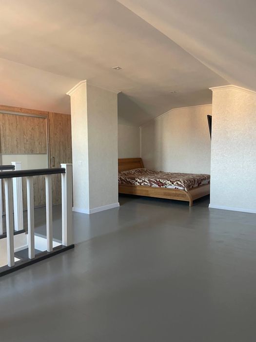 2поверхова квартира біля Епіцентру