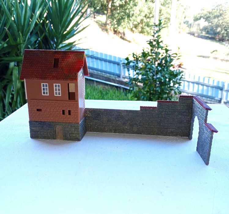 FALLER B-924, Entrada e limite da cidade