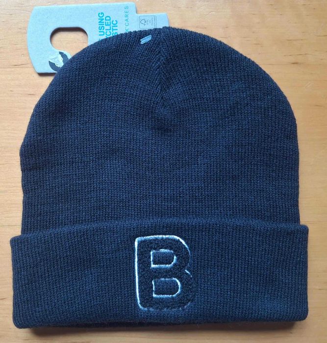 Czapka czarna typu beanie z literą "B"