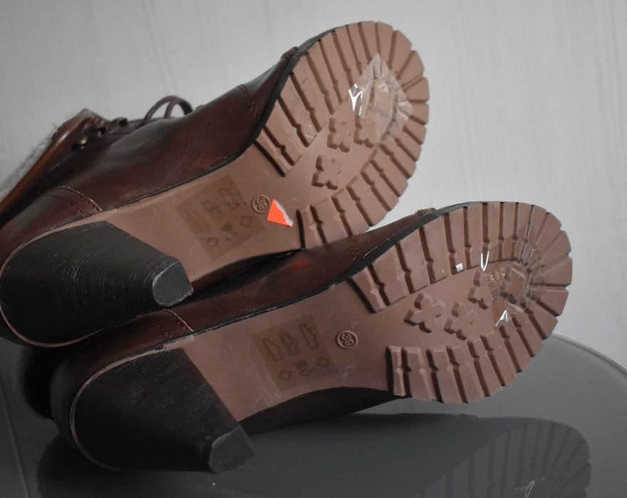 Buty zimowe 39 botki sznurowane na obcasie wysokie za kostkę ciepłe