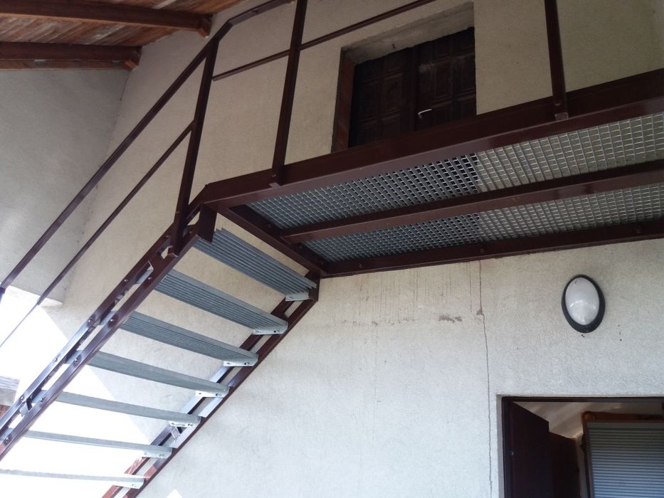 Schody półkowe stalowe