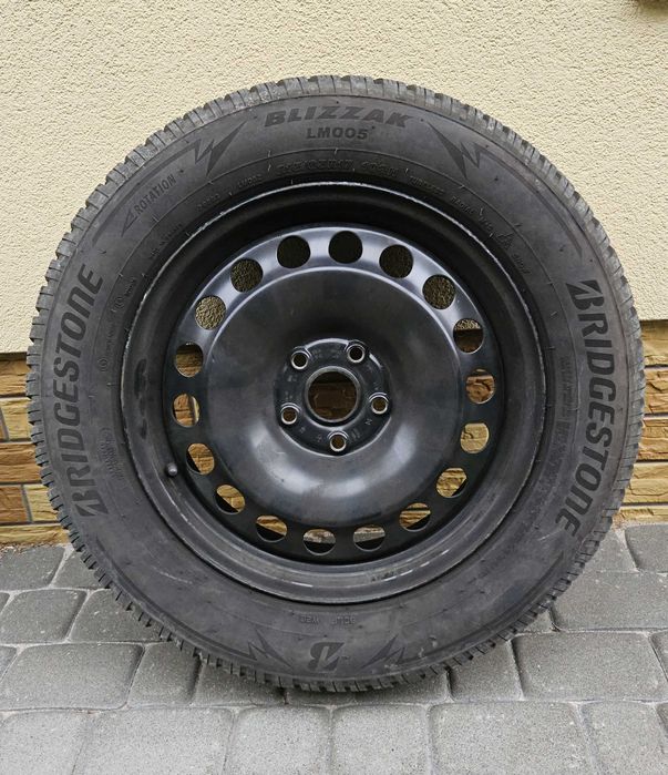 Bridgestone Blizzak LM005 215/65/17 7.8 mm + felgi stalowe VW