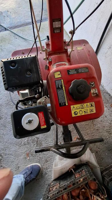 Moto enxada seminovo, com pouco uso