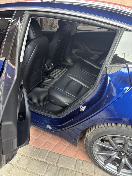 Продаю ТЕСЛУ  3 2018 год