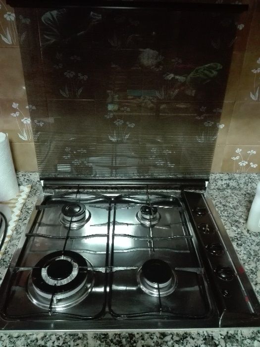 Placa a gás Teka com tampo em vidro temperado