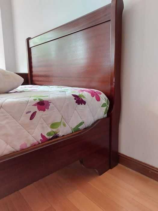 Cama de solteiro em madeira + colchão ortopédico (como novo)