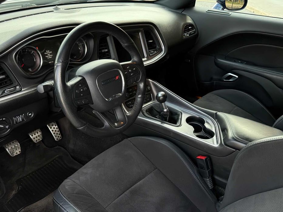Dodge Challenger      2017